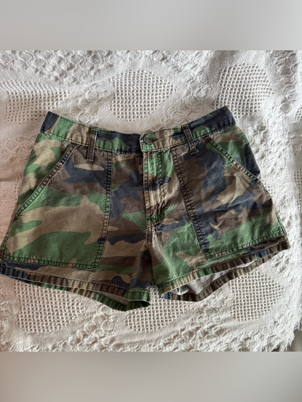 Lei vintage Y2K Women's Camo Utility Shorts - Green & Brown